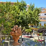 Three Gems Center - Eaw Homes Apartman Marbella