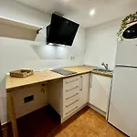 Three Gems Center - Eaw Homes Apartman *