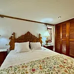 Three Gems Center - Eaw Homes Apartman *