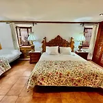 Three Gems Center - Eaw Homes *