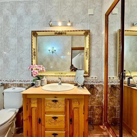 Three Gems Center - Eaw Homes Daire