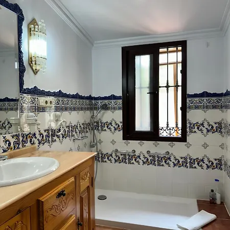 Three Gems Center - Eaw Homes Daire Marbella