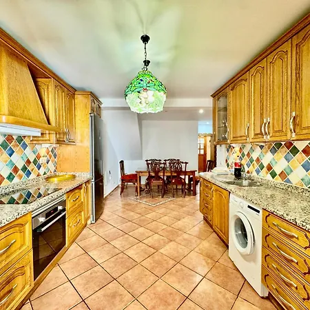 Three Gems Center - Eaw Homes Appartamento