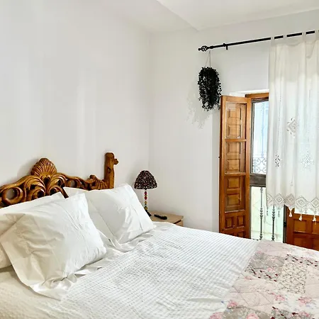 Three Gems Center - Eaw Homes Daire